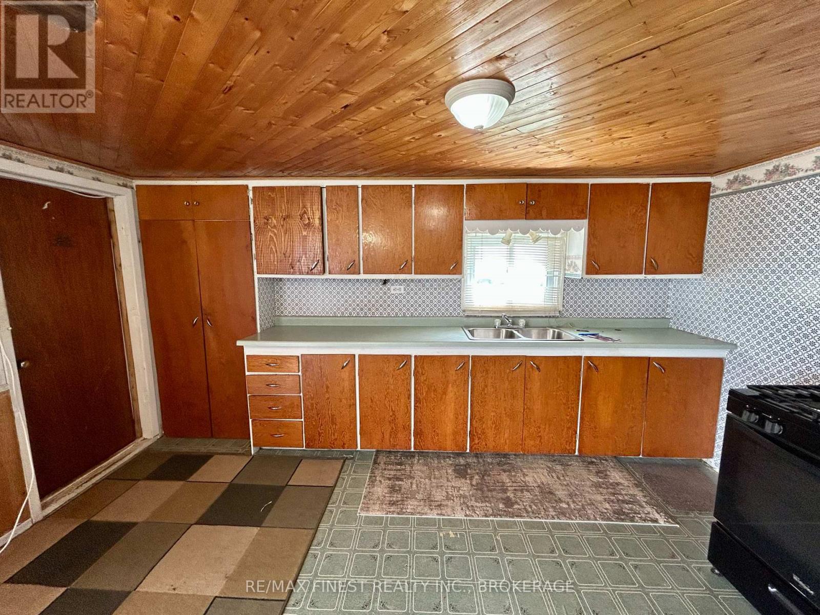Property at 159 UNIVERSITY AVENUE image 5