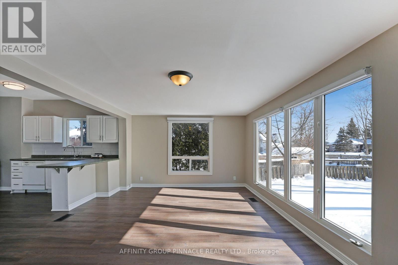 Property at 113 DURHAM STREET W image 4