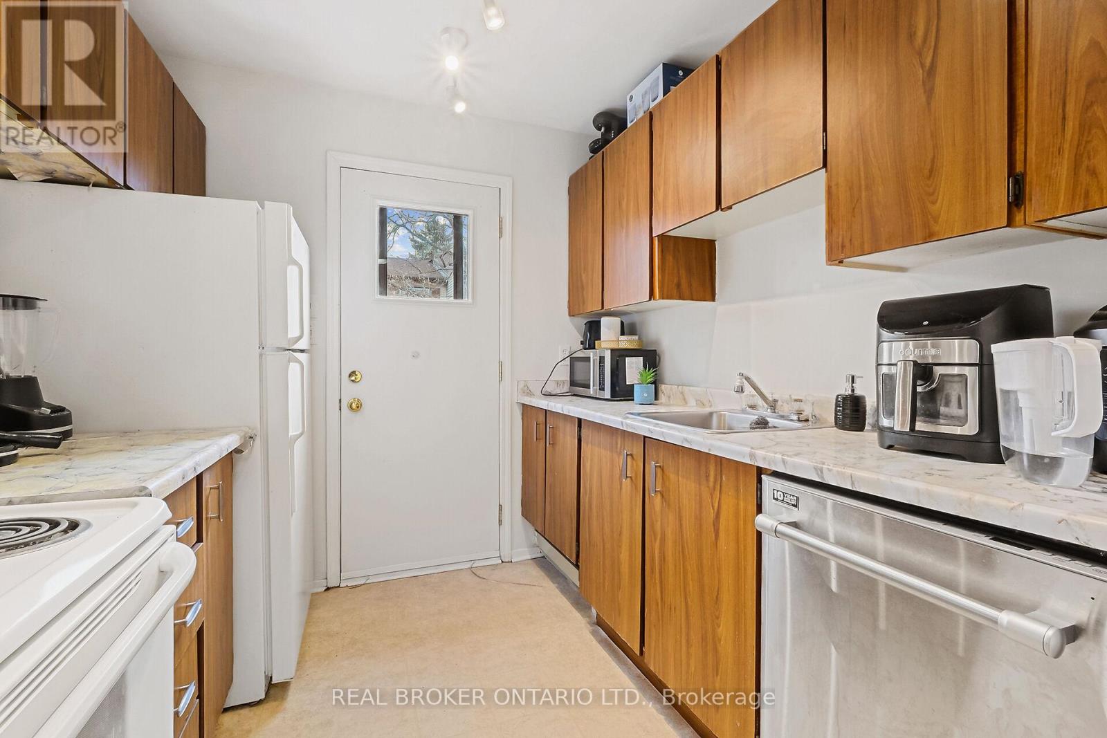 61 Pixley Private, Ottawa, Ontario  K1G 4C3 - Photo 9 - X12113252
