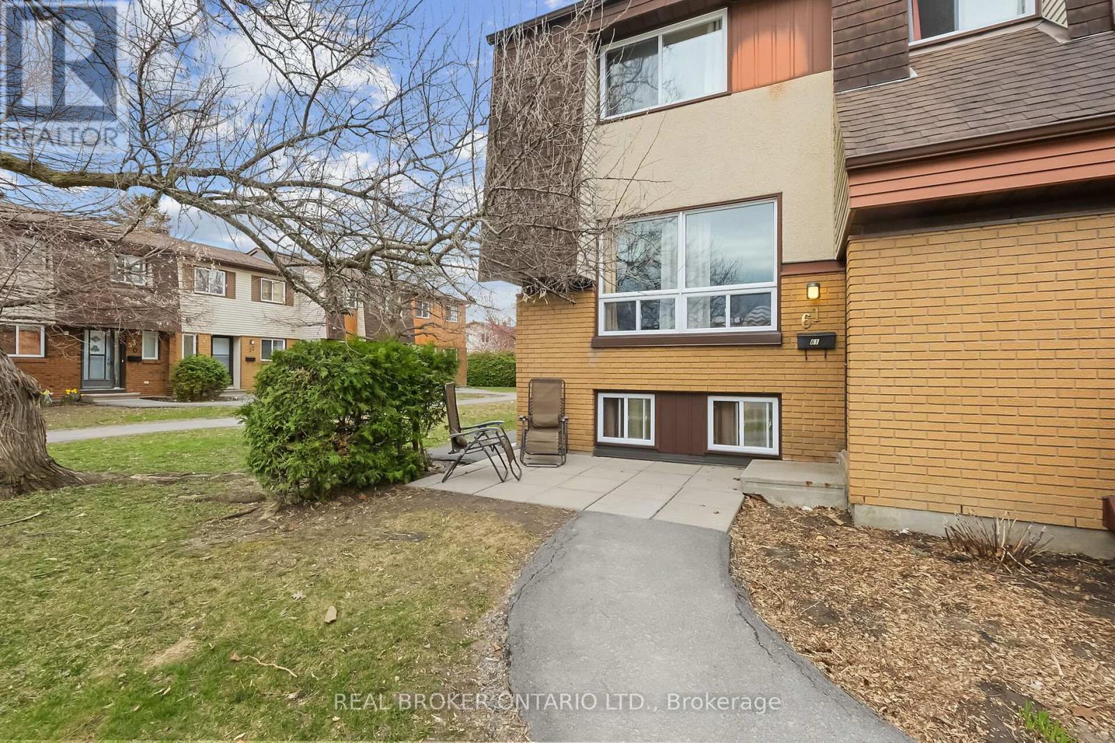 Property at 61 PIXLEY PRIVATE image 3