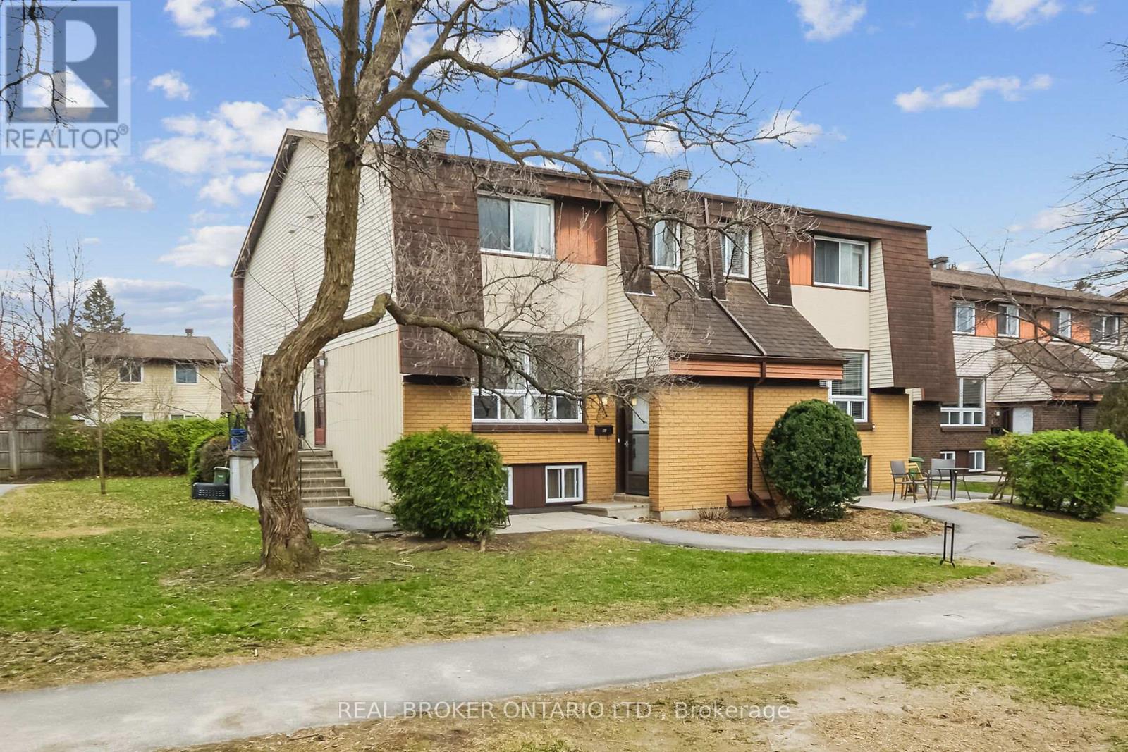 Property at 61 PIXLEY PRIVATE image 1