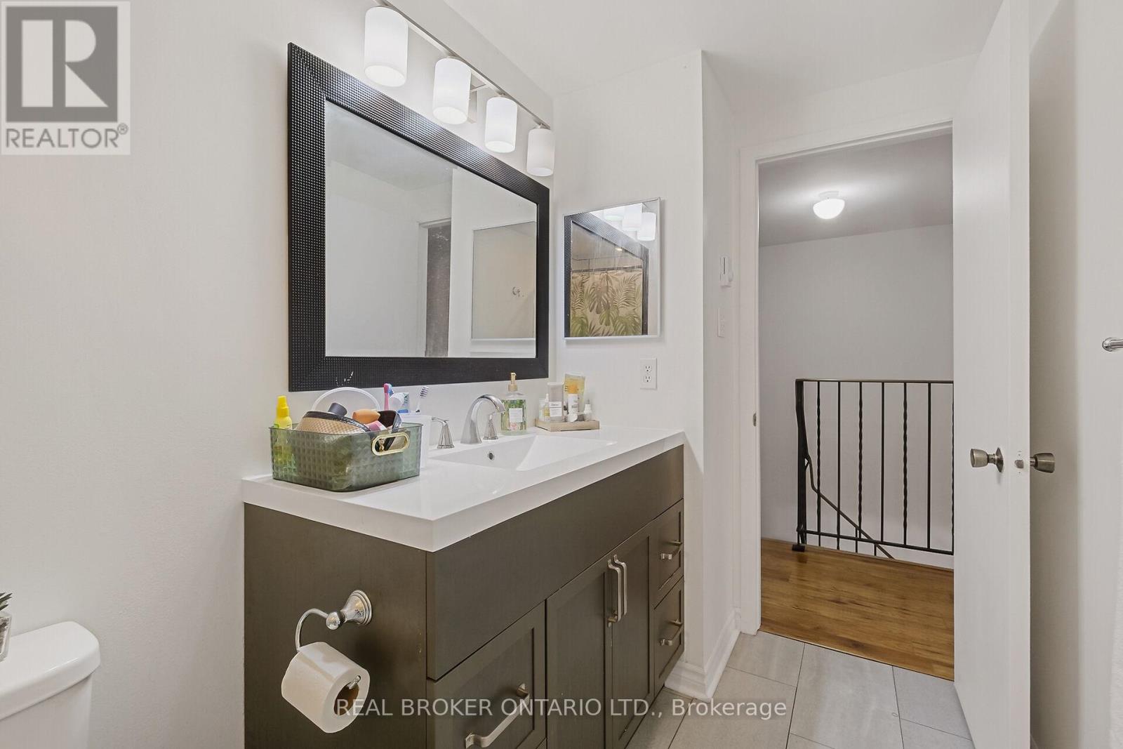 61 Pixley Private, Ottawa, Ontario  K1G 4C3 - Photo 17 - X12113252