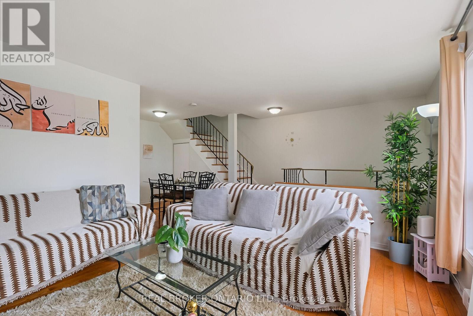 61 Pixley Private, Ottawa, Ontario  K1G 4C3 - Photo 5 - X12113252