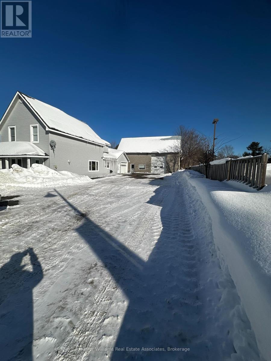 860 Muskoka Road South Road S, Gravenhurst, Ontario  P1P 1K3 - Photo 2 - X11989664
