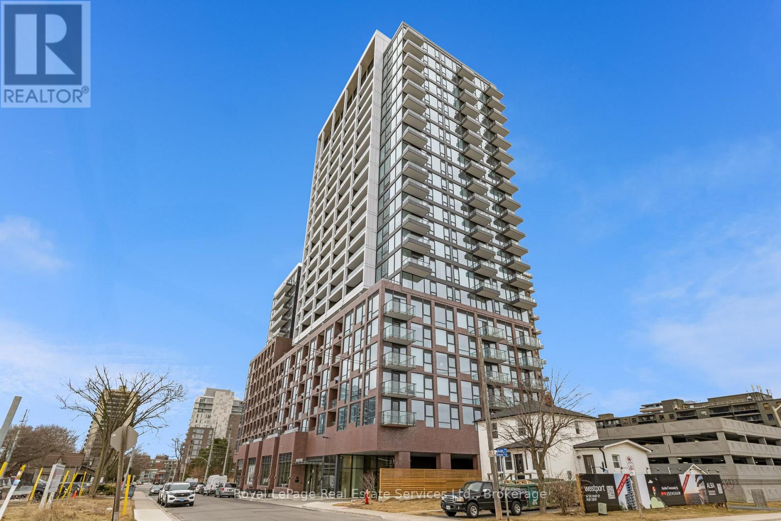 720 - 28 Ann Street, Mississauga, Ontario  L5G 0E1 - Photo 1 - W12050045