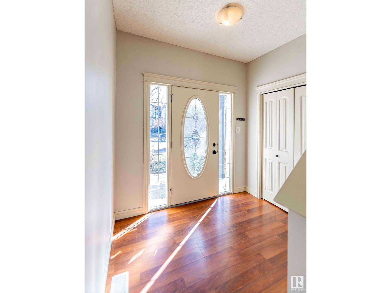 Property at 11842 21 AV SW image 3