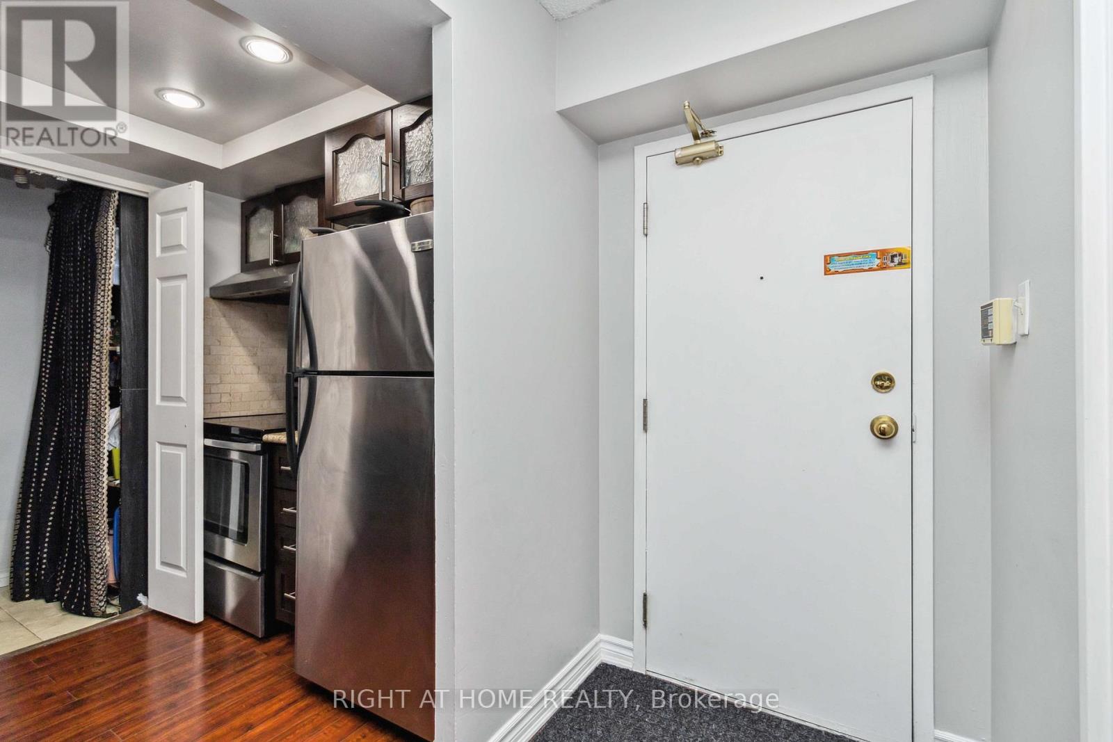 Property at 611 - 285 ENFIELD PLACE image 5