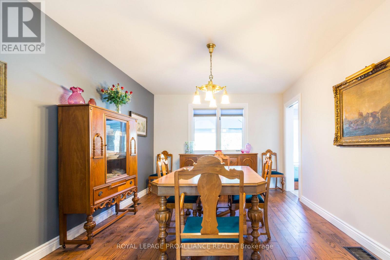 4 Queensboro Court, Belleville (Belleville Ward), Ontario  K8P 5E5 - Photo 8 - X12119422