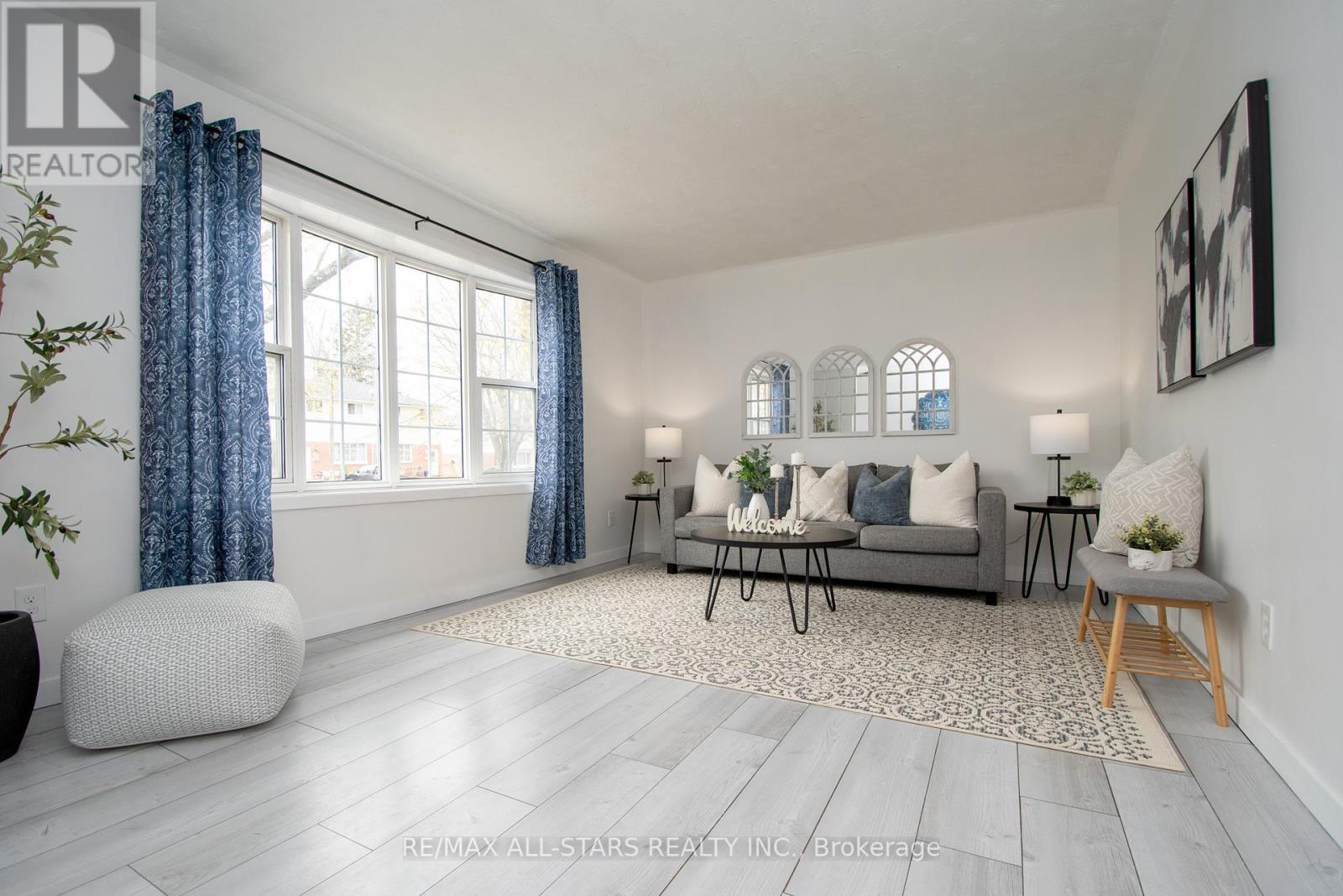 39a Springbrook Drive, Peterborough West, Ontario  K9J 1L3 - Photo 4 - X12119617
