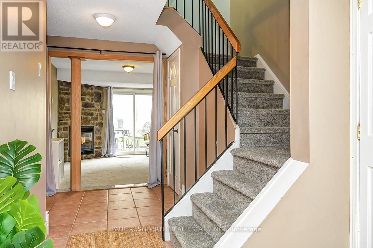 D - 5 Crestlea Crescent, Ottawa, Ontario  K2G 4N1 - Photo 3 - X12119404