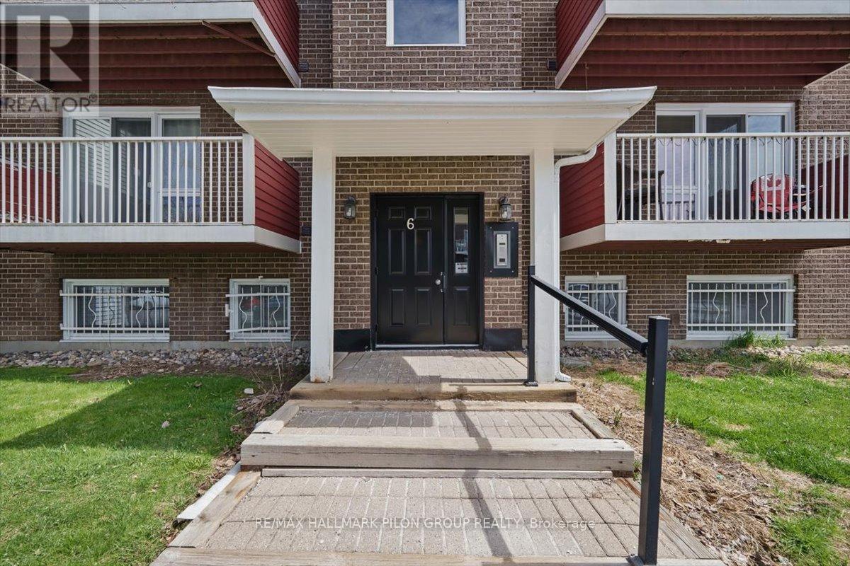 Property at 606 - 1589 ST. BERNARD STREET image 2