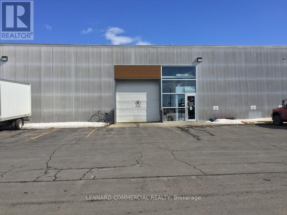 Unit 3 - 1084 Kenaston Street, Ottawa, Ontario  K1B 3P5 - Photo 2 - X12119492