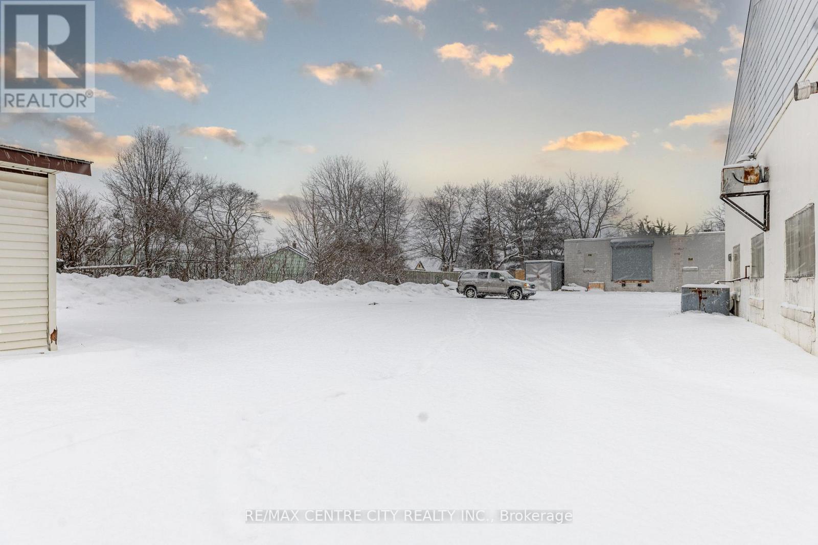 827 Central Avenue, London East, Ontario  N5W 3R1 - Photo 9 - X12119513