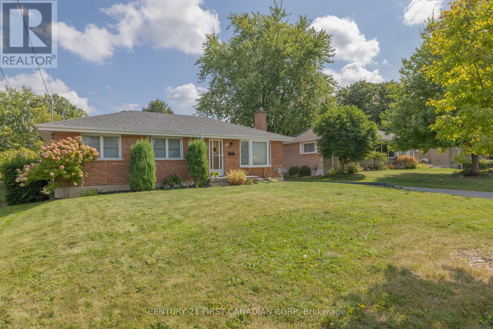 460 Beachwood Avenue, London South (South D), Ontario  N6J 3K1 - Photo 2 - X12119536