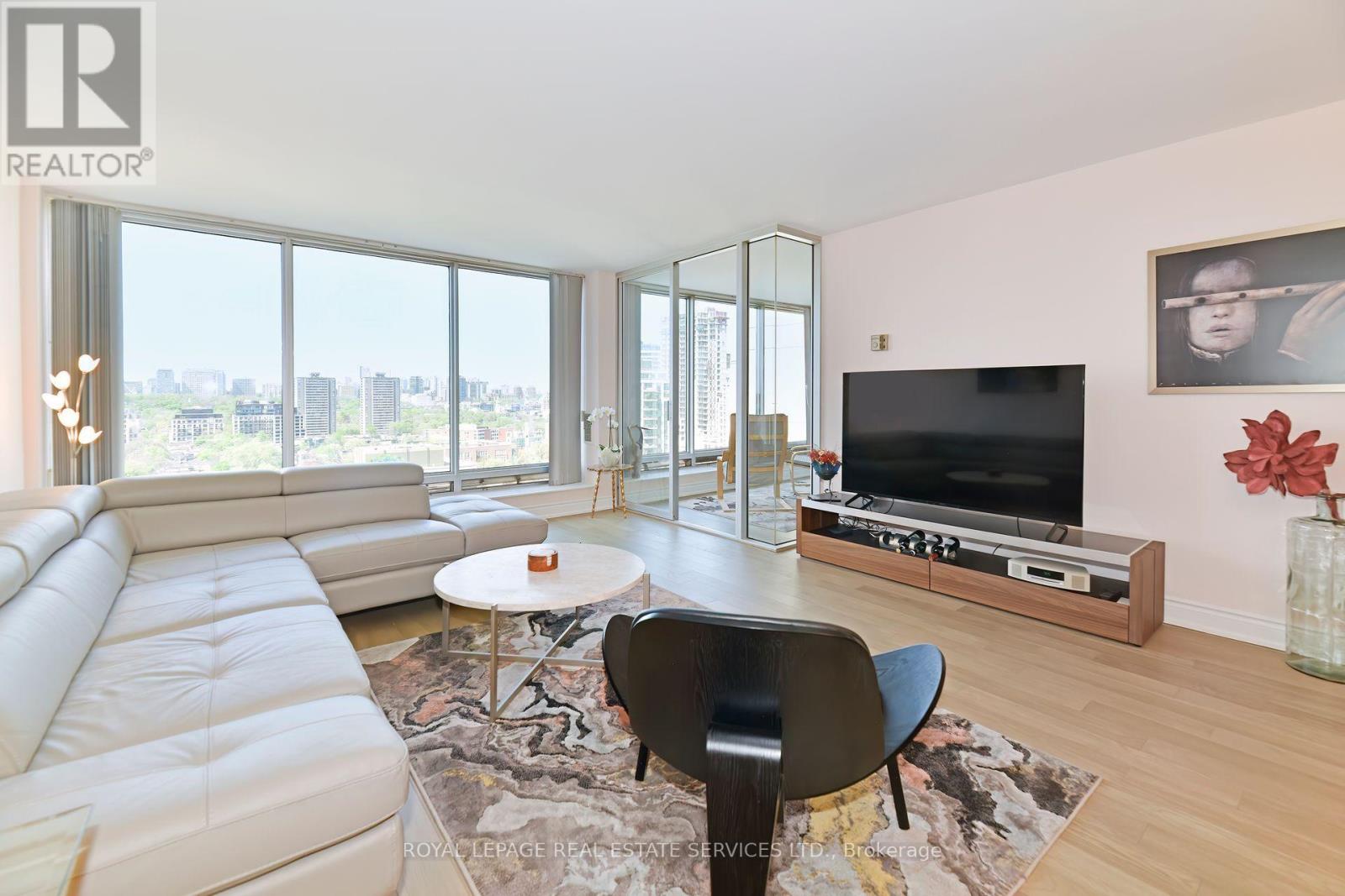 1703 - 110 Bloor Street W, Toronto, Ontario  M5S 2W7 - Photo 1 - C12119279