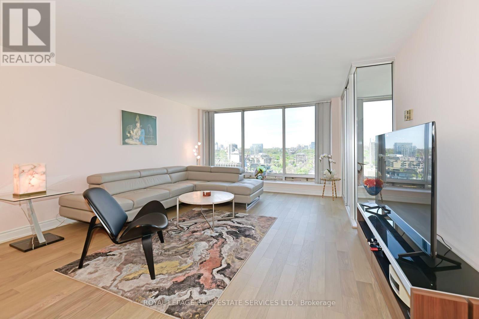 1703 - 110 Bloor Street W, Toronto, Ontario  M5S 2W7 - Photo 2 - C12119279