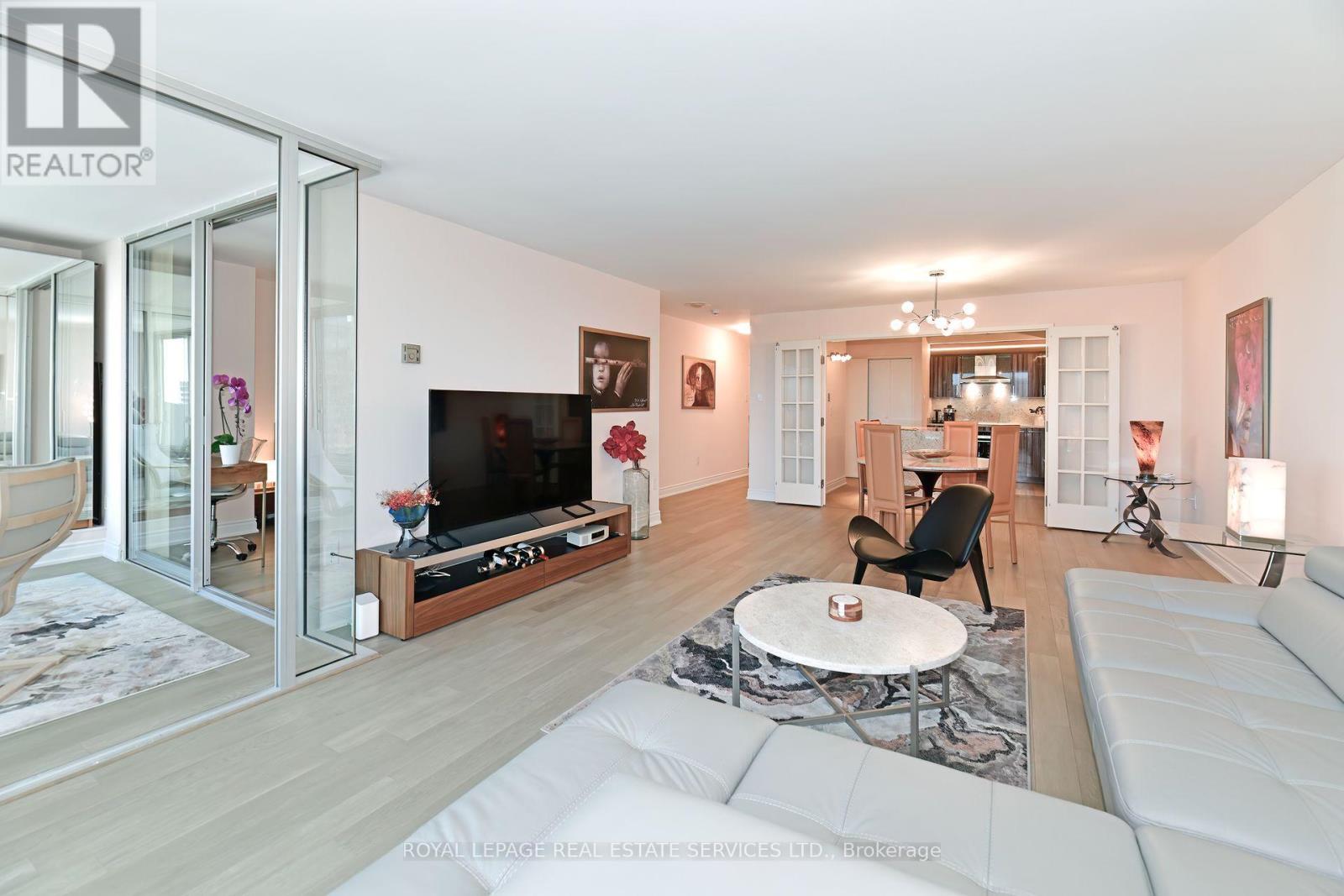 1703 - 110 Bloor Street W, Toronto, Ontario  M5S 2W7 - Photo 3 - C12119279