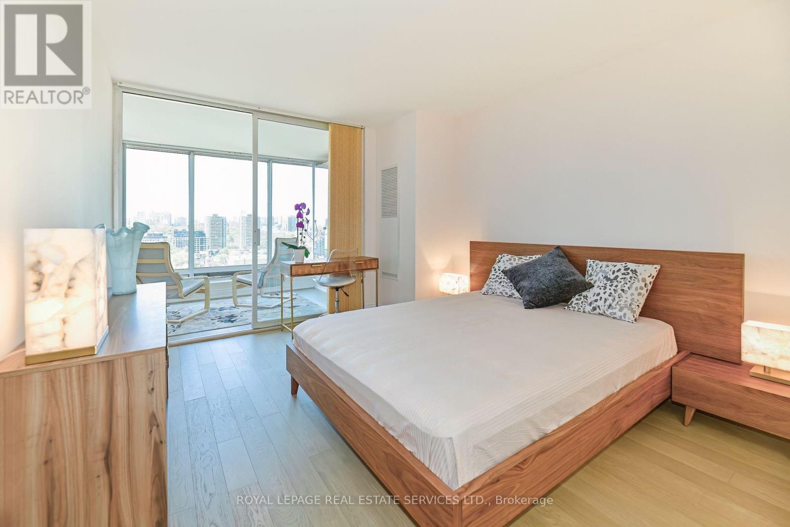 1703 - 110 Bloor Street W, Toronto, Ontario  M5S 2W7 - Photo 9 - C12119279