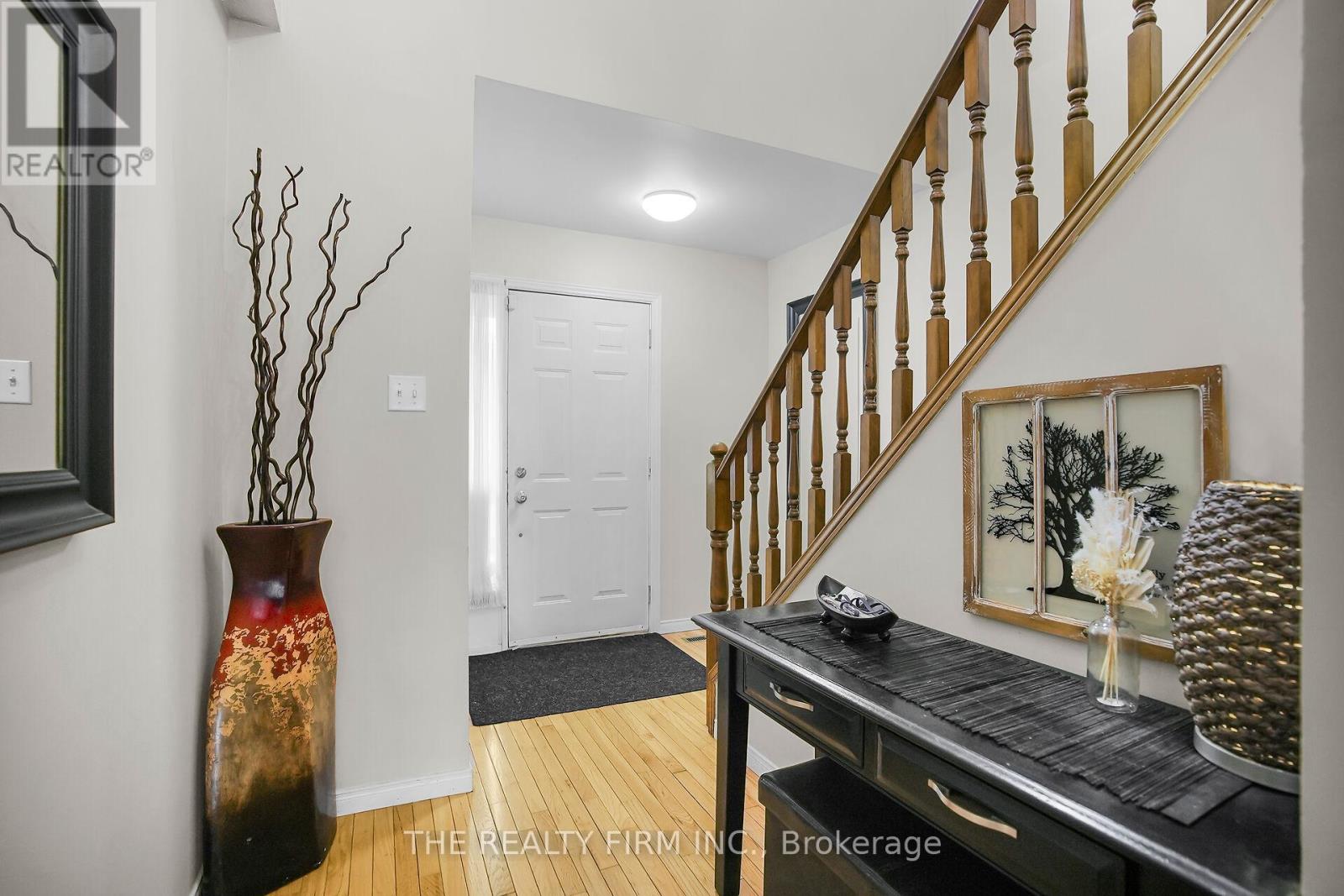 1731 Marconi Boulevard, London East (East I), Ontario  N5V 4V4 - Photo 4 - X12119590