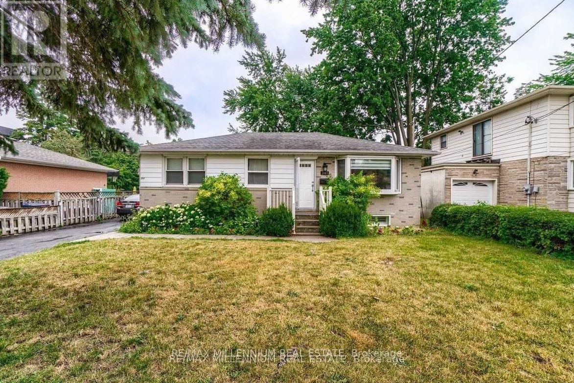 341 MOORE PARK AVENUE, Toronto, Ontario