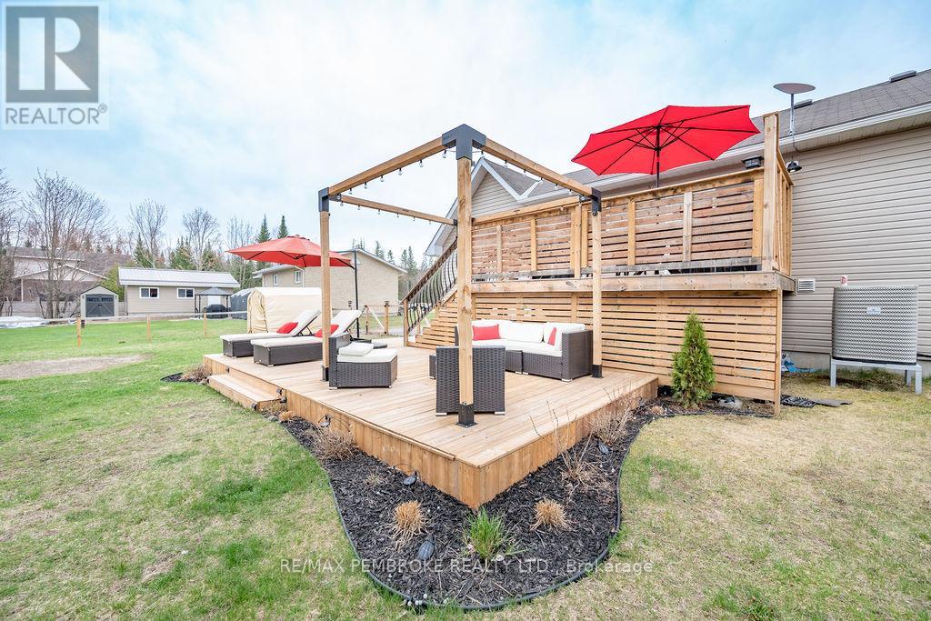 47 Biesenthal Road, Petawawa, Ontario  K8H 3S3 - Photo 41 - X12119449