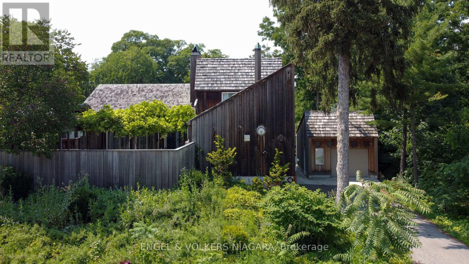 89 Byron Street, Niagara-On-The-Lake, Ontario  L0S 1J0 - Photo 2 - X12119498