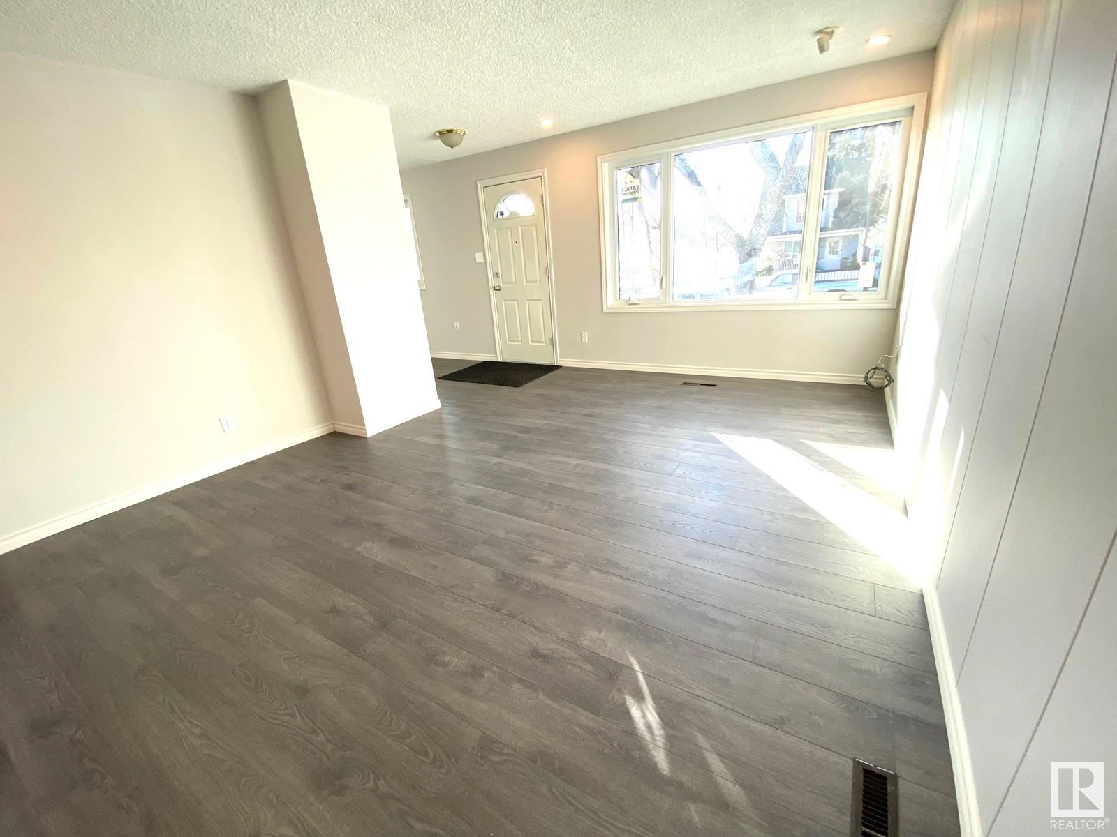 Property at 12023 93 ST NW image 5