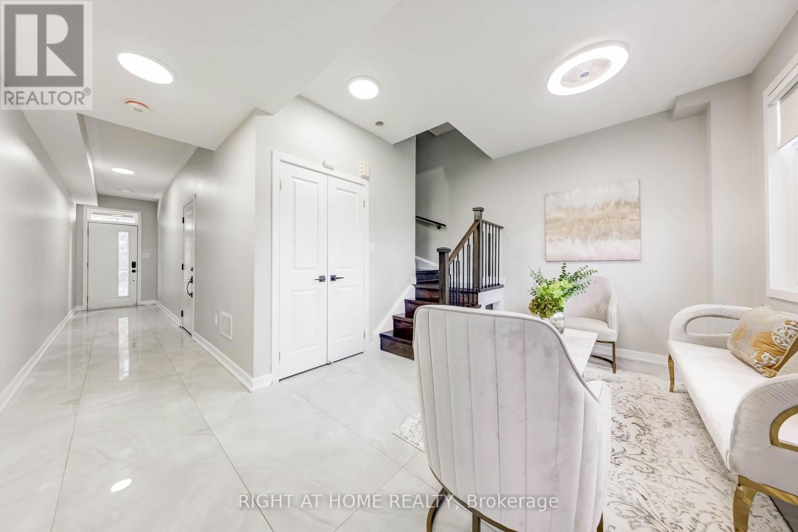 22 Garneau Street, Vaughan (Vaughan Grove), Ontario  L4L 0M1 - Photo 4 - N12119291