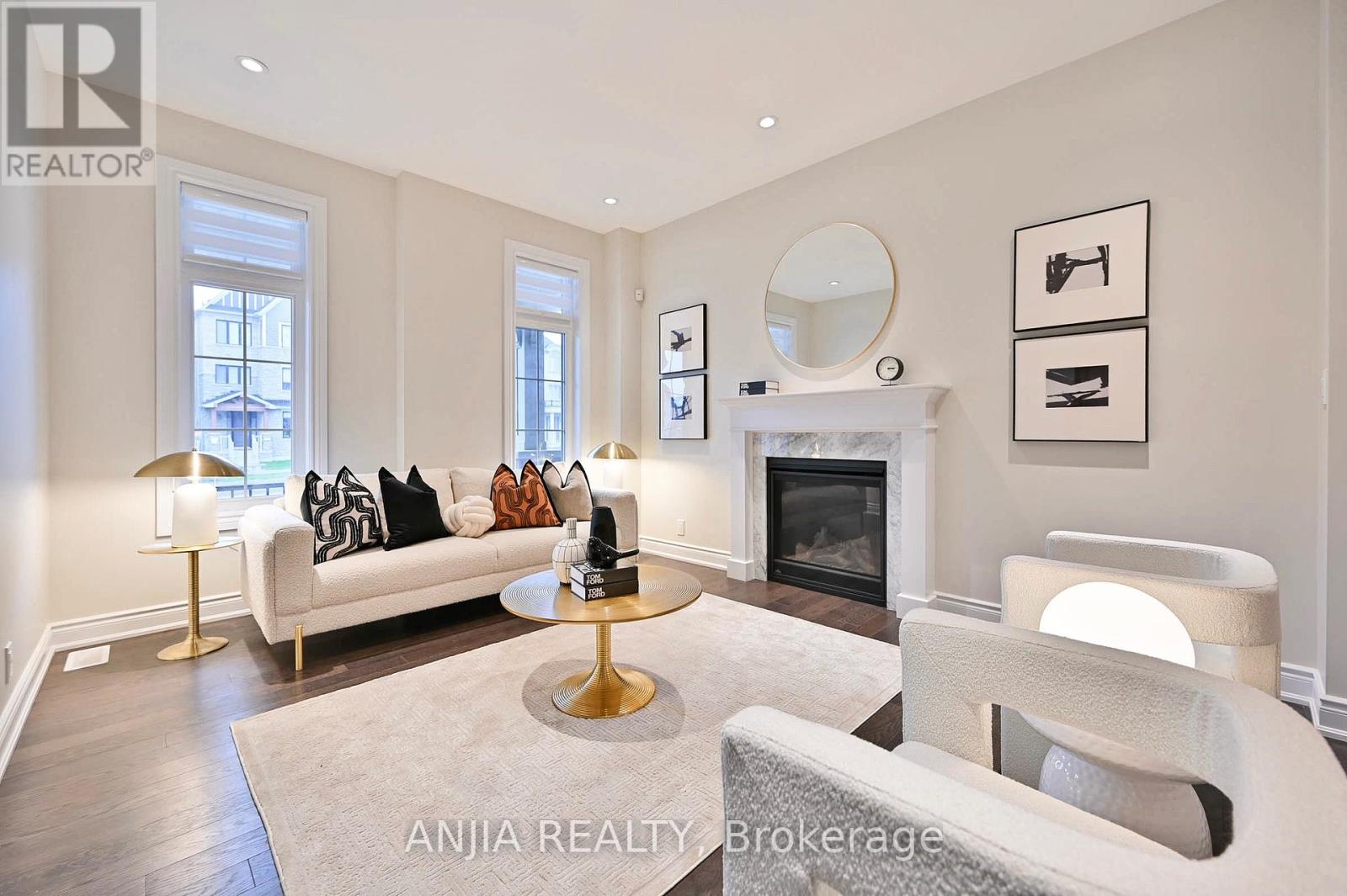 19 York Downs Boulevard, Markham, Ontario  L6C 3J5 - Photo 5 - N12119355