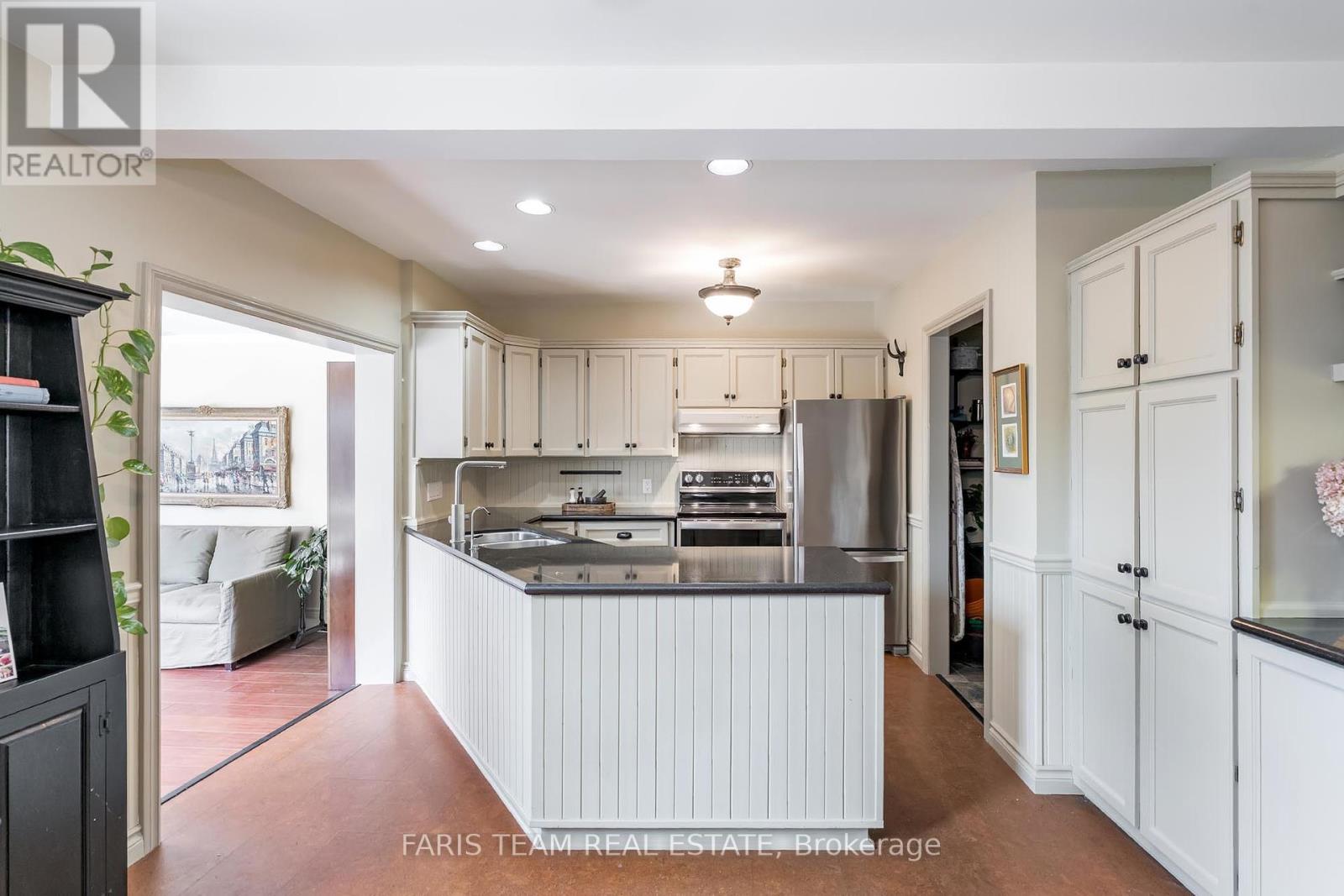 Property at 20370 LESLIE STREET image 3