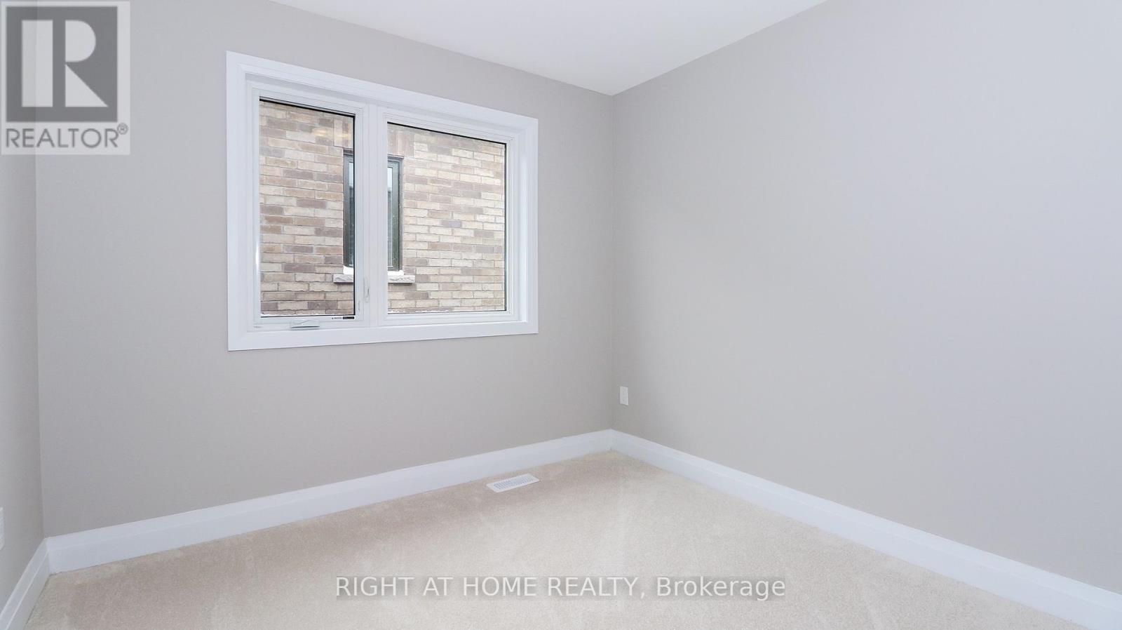 18 Periwinkle Road, Springwater (Midhurst), Ontario  L9X 2E2 - Photo 36 - S12119346