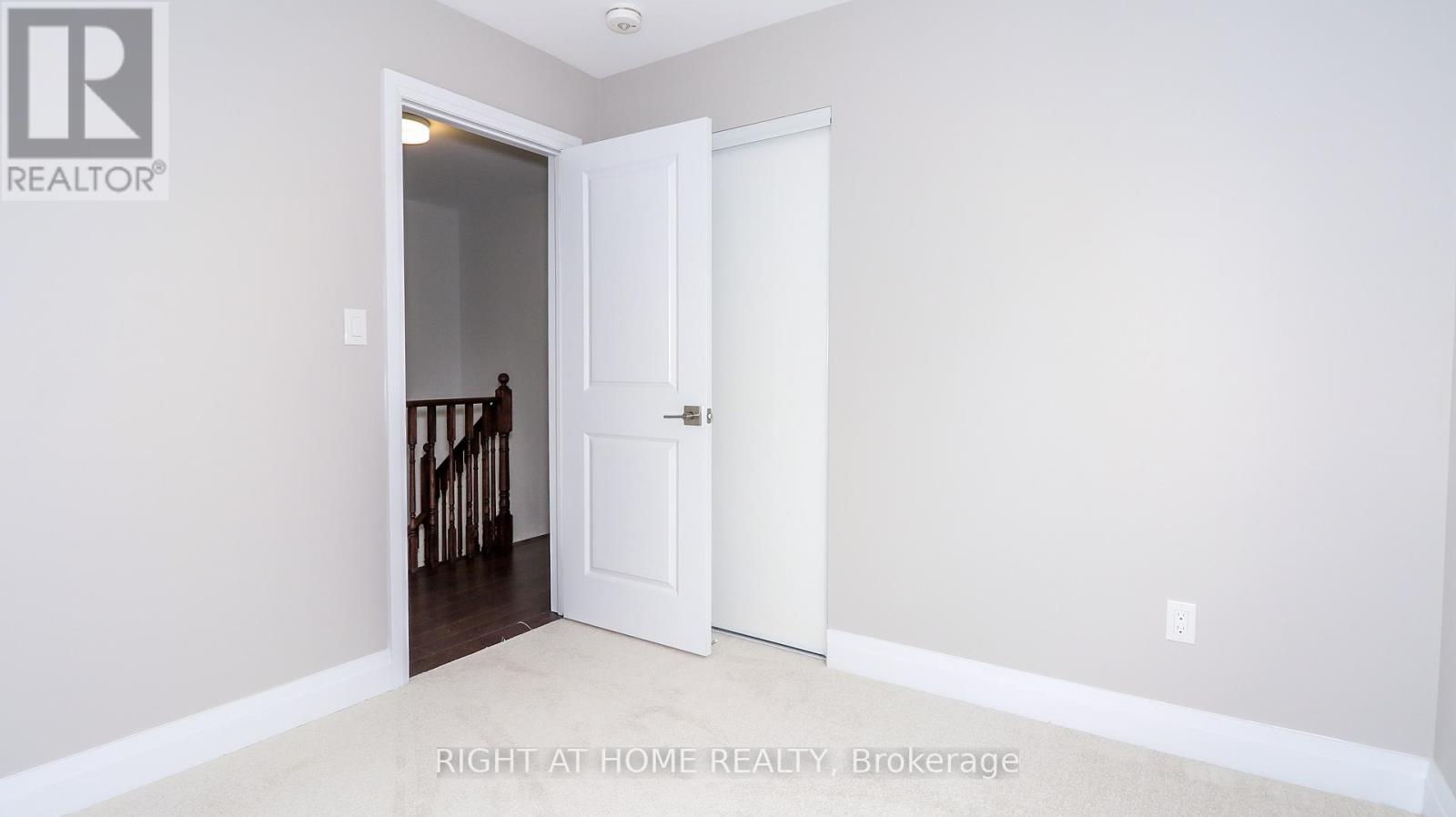 18 Periwinkle Road, Springwater (Midhurst), Ontario  L9X 2E2 - Photo 37 - S12119346