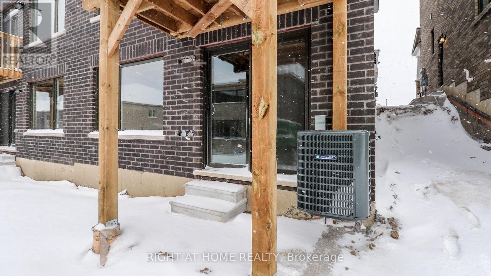 18 Periwinkle Road, Springwater (Midhurst), Ontario  L9X 2E2 - Photo 45 - S12119346