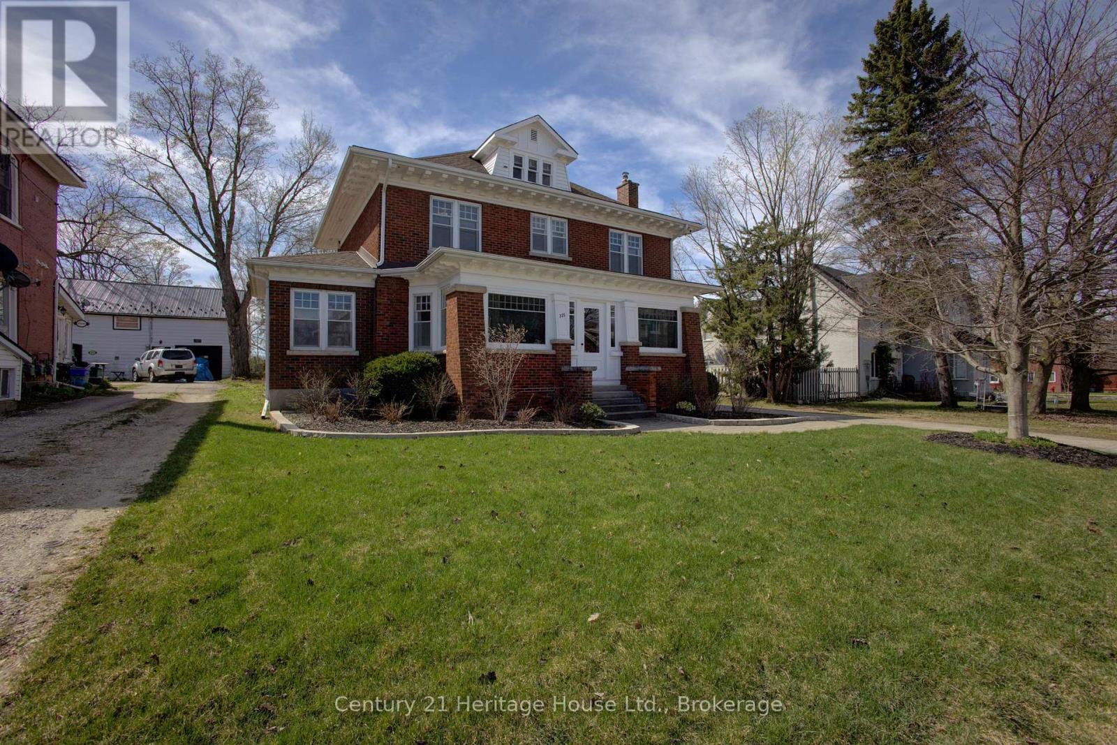 375 Lambton Street W, West Grey, Ontario  N0G 1R0 - Photo 2 - X12118952