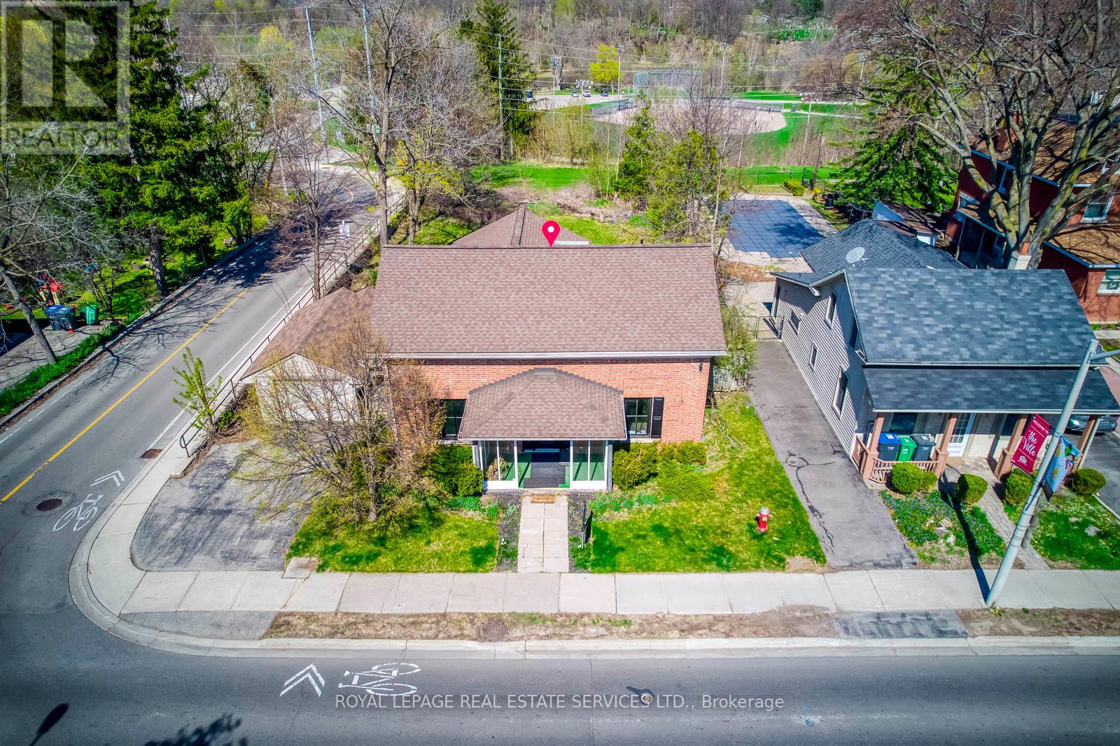Property at 317 QUEEN STREET S image 3