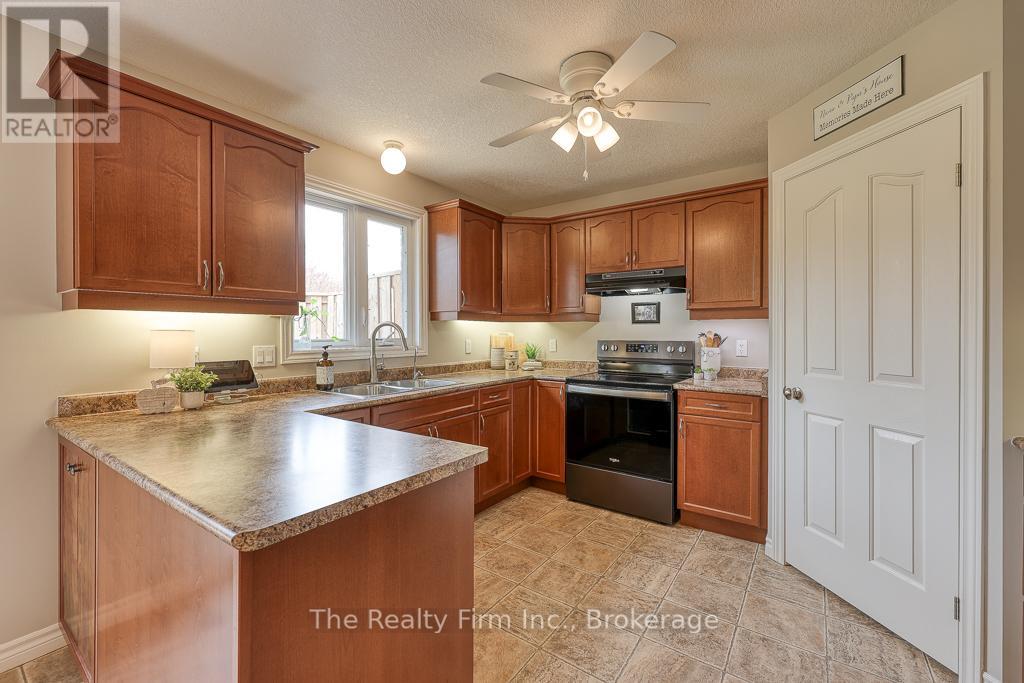 17 Scourfield Drive, Ingersoll (Ingersoll - North), Ontario  N5C 0A4 - Photo 16 - X12119598