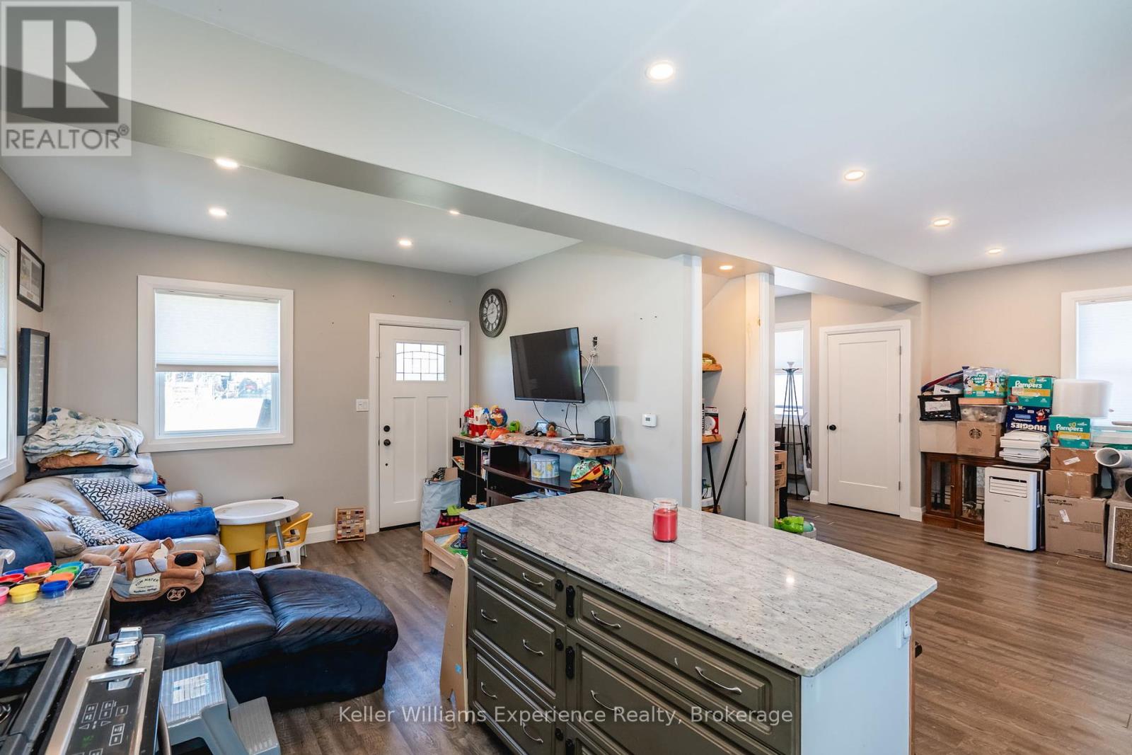 313 Mcnicoll Street, Tay, Ontario  L0K 1R0 - Photo 4 - S12119479
