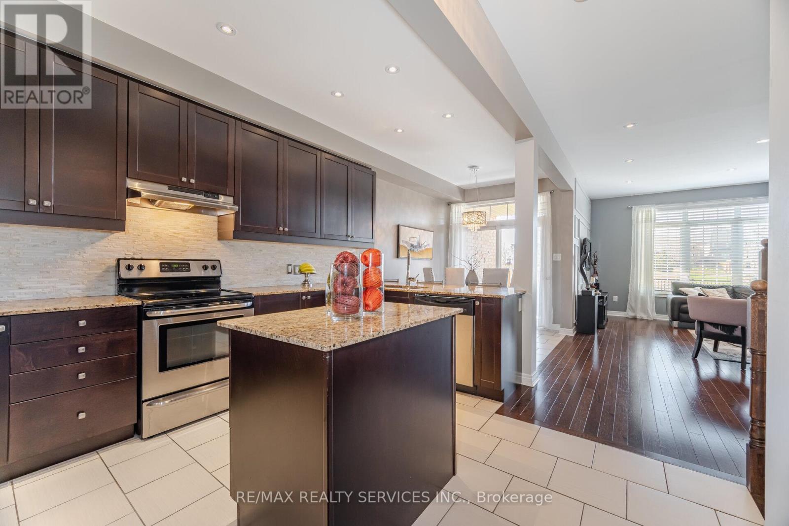 31 Fallis Crescent, Caledon, Ontario  L7C 3R5 - Photo 12 - W12119298
