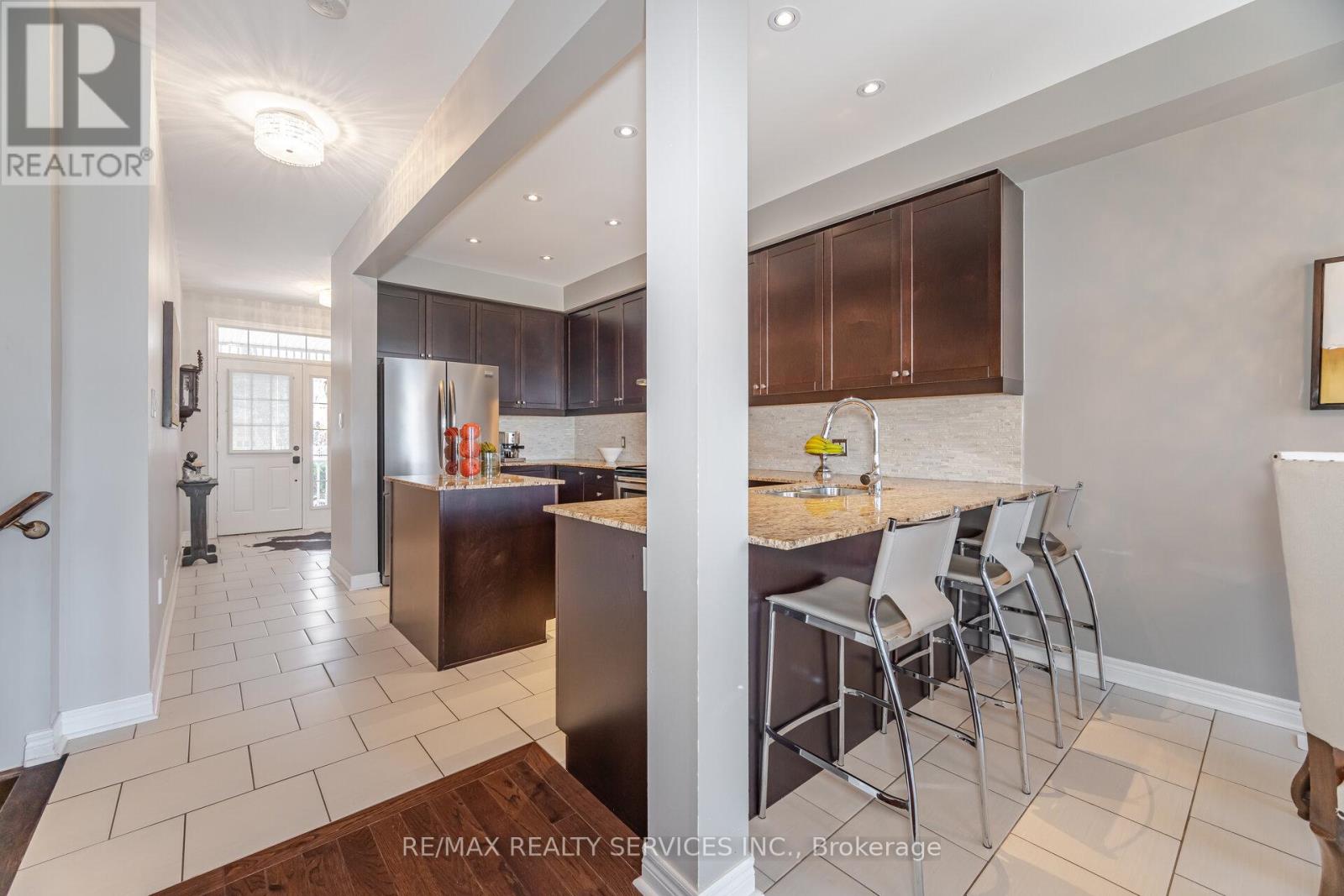 31 Fallis Crescent, Caledon, Ontario  L7C 3R5 - Photo 6 - W12119298