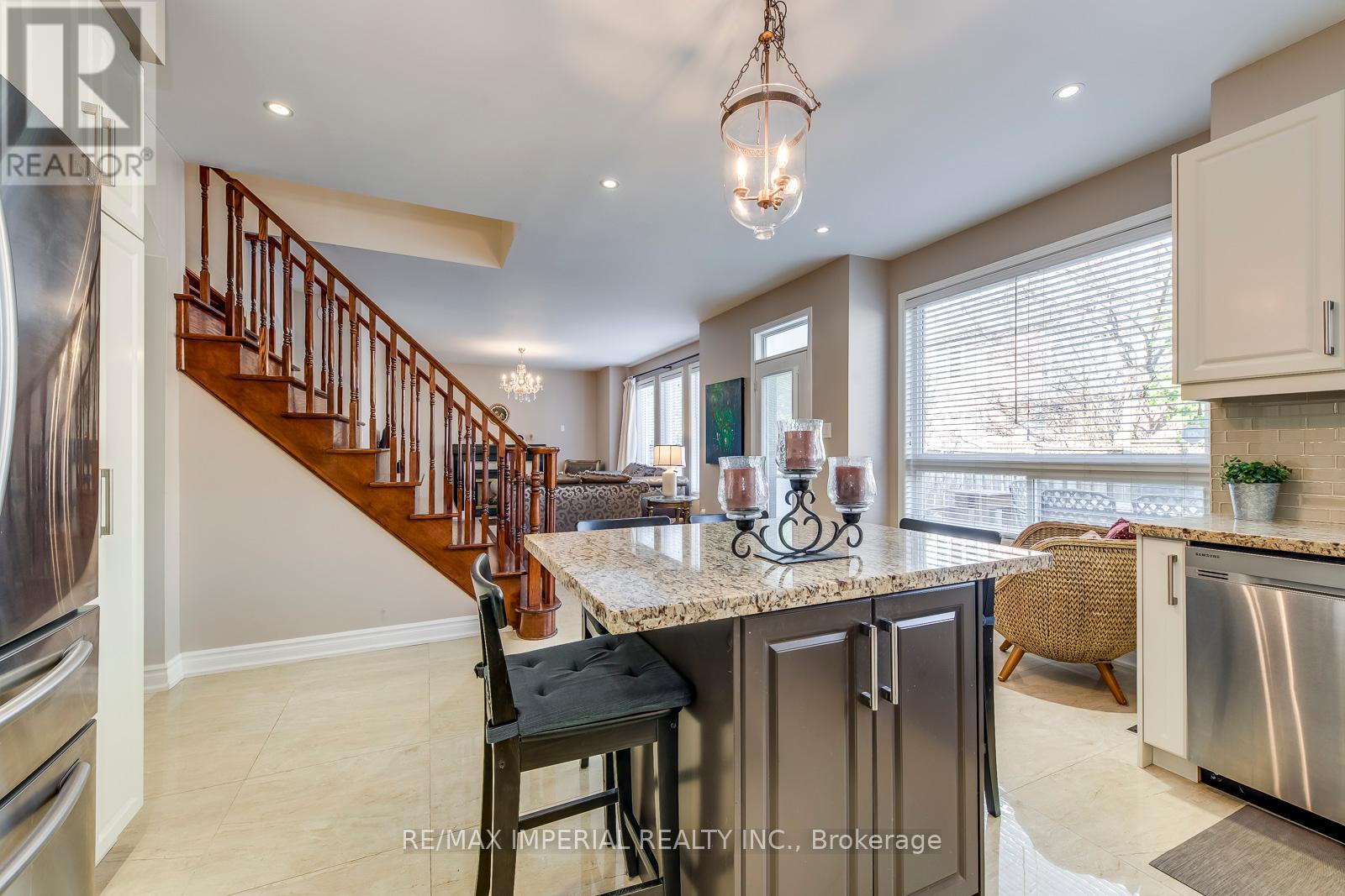 3677 Swanson Drive, Mississauga, Ontario  L5N 8J6 - Photo 16 - W12119303