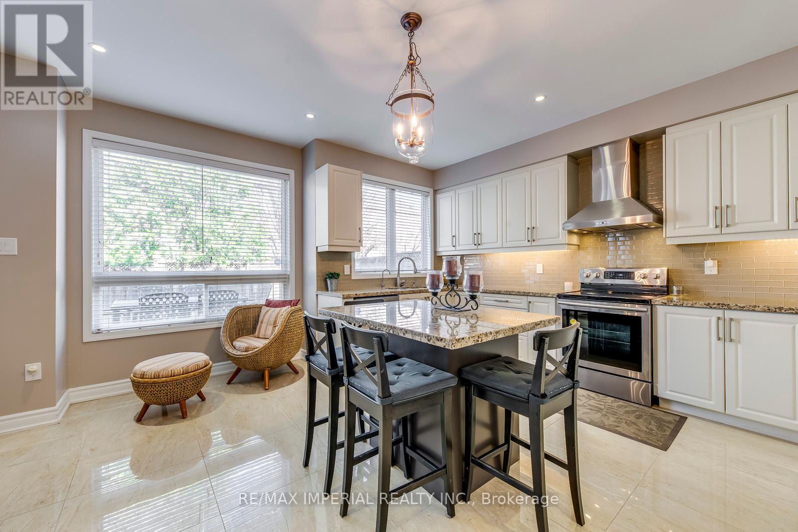 3677 Swanson Drive, Mississauga, Ontario  L5N 8J6 - Photo 19 - W12119303