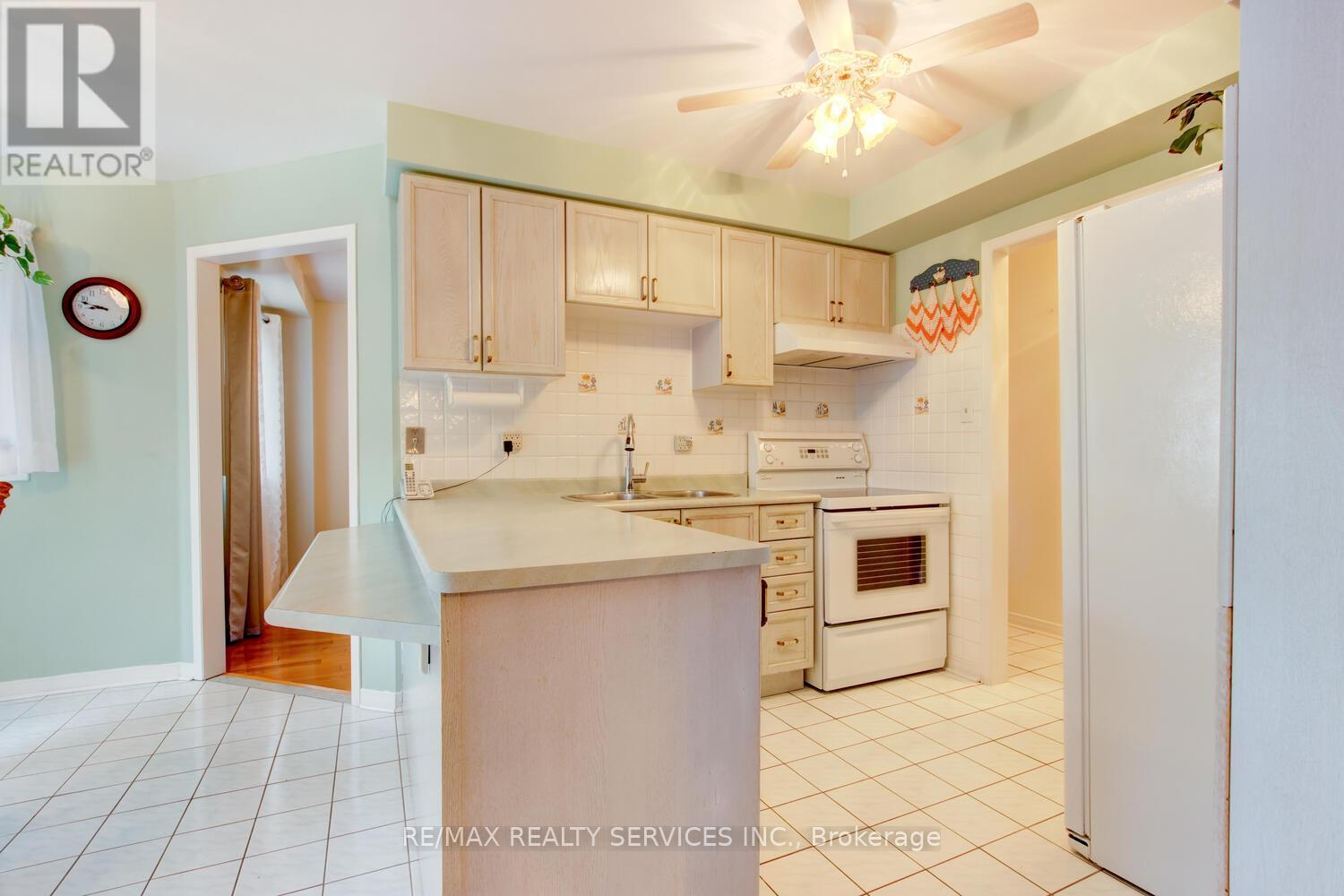 46 Red Maple Drive, Brampton, Ontario  L6X 4L9 - Photo 12 - W12119314