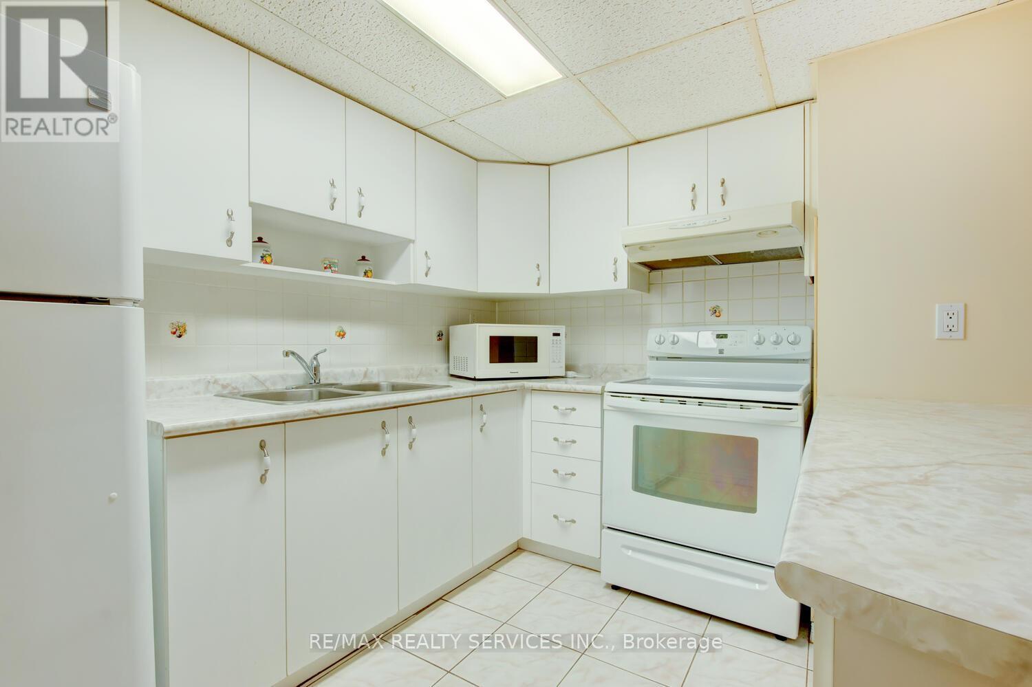 46 Red Maple Drive, Brampton, Ontario  L6X 4L9 - Photo 37 - W12119314