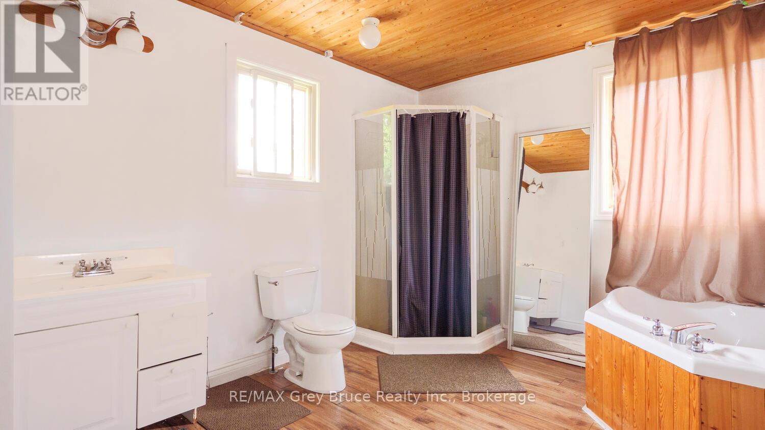 1477 Highway 6 Highway, South Bruce Peninsula, Ontario  N0H 2T0 - Photo 12 - X12119442