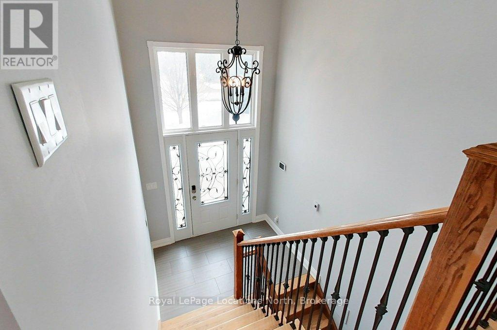 121 Edward Street, Blue Mountains, Ontario  N0H 1J0 - Photo 10 - X12119521