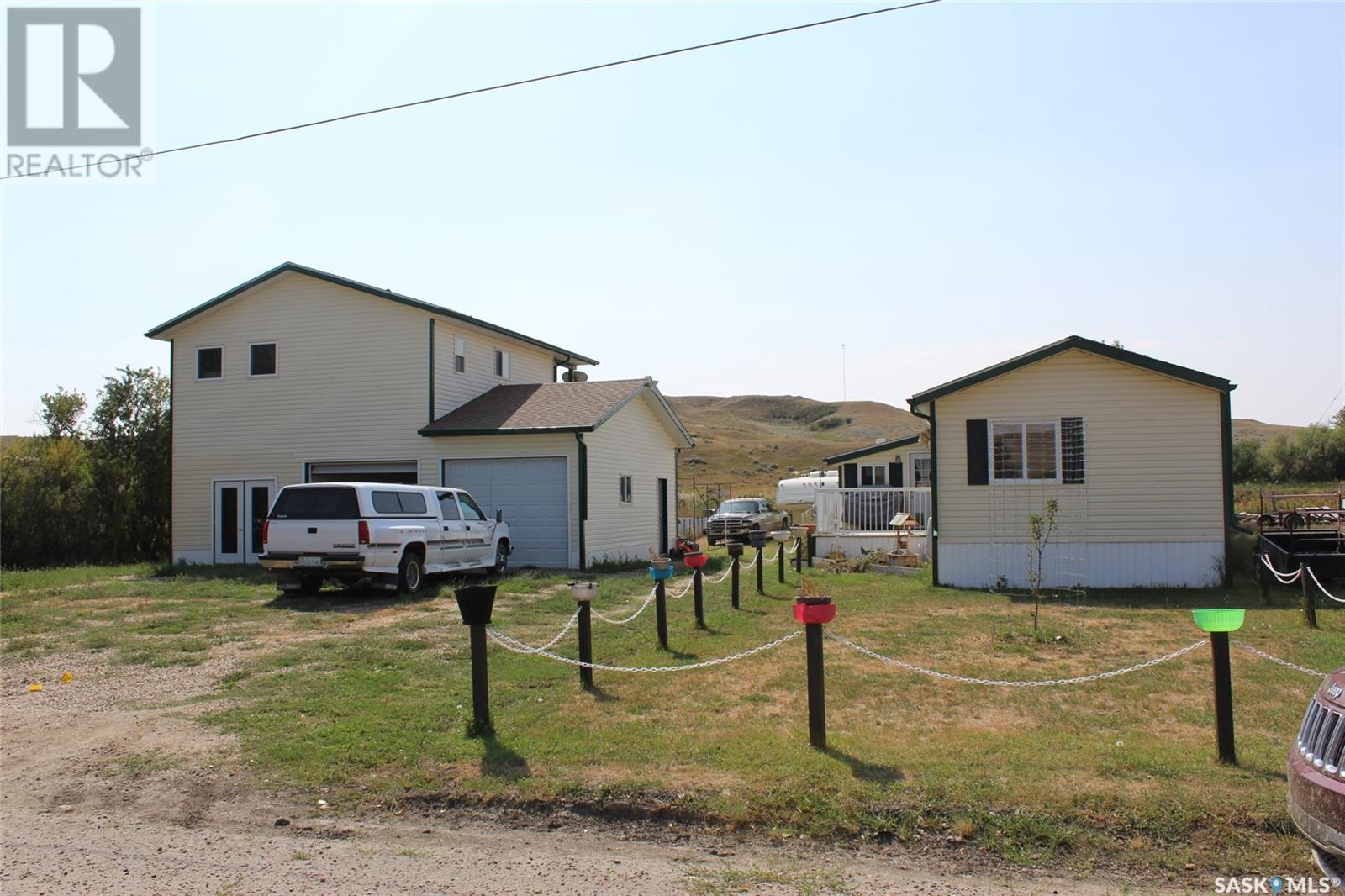 714 714 Railway Street, Eastend, Saskatchewan  S0N 0T0 - Photo 1 - SK004434
