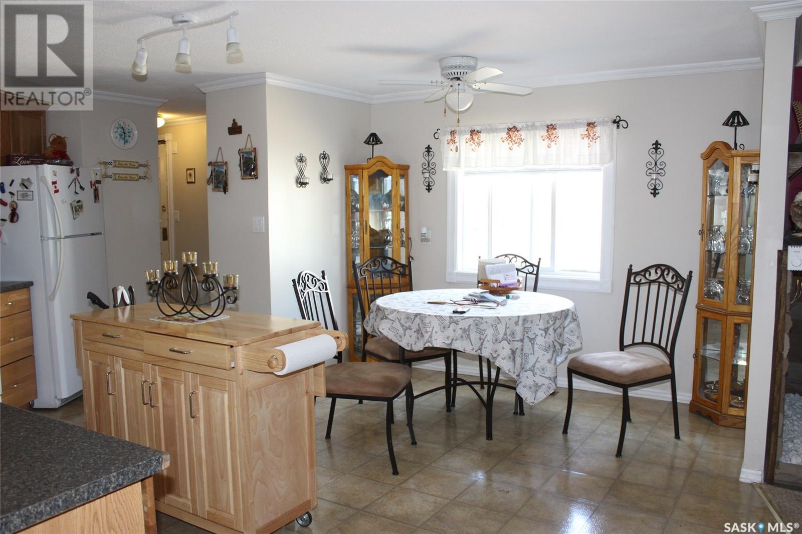 714 714 Railway Street, Eastend, Saskatchewan  S0N 0T0 - Photo 3 - SK004434