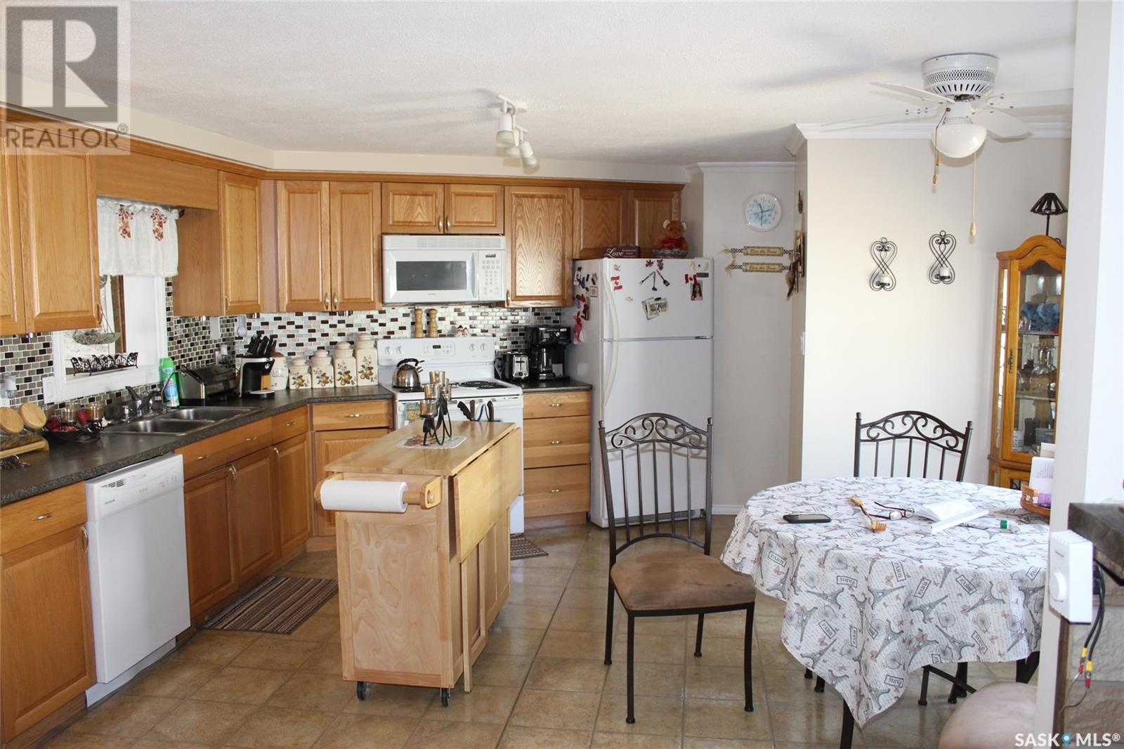 714 714 Railway Street, Eastend, Saskatchewan  S0N 0T0 - Photo 7 - SK004434