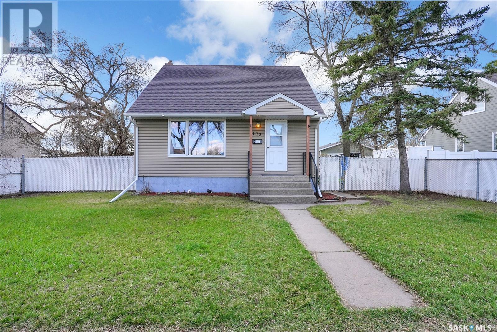 Property at 173 Coteau STREET E image 3