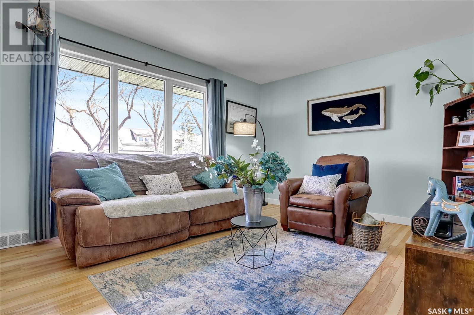 Property at 173 Coteau STREET E image 5